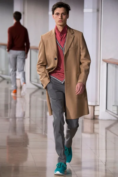 Look 14